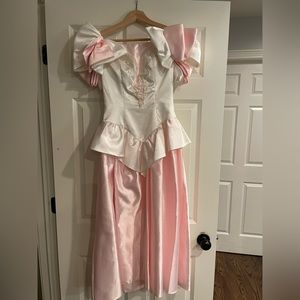Vintage 1980s Pink & White ruffle, lace and bead prom dress. Fits like XXS, 00.